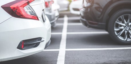 Vollbesetzte Parkplätze